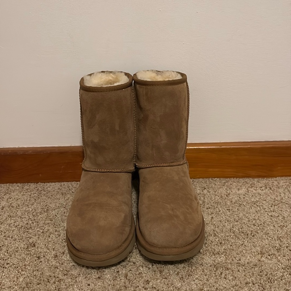 UGG chestnut classic short II size 7